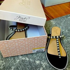 Women’s sandals never worn